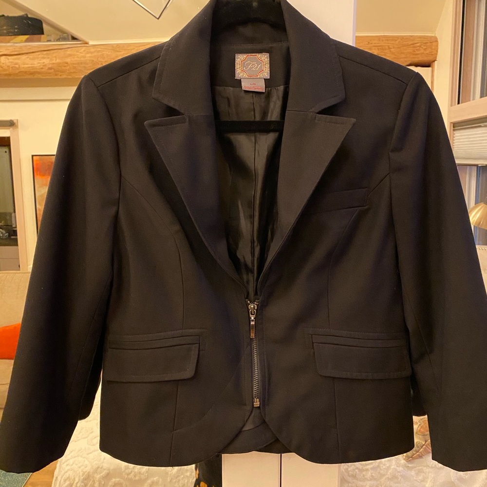 Forever 21 blazer size large. Zip closure